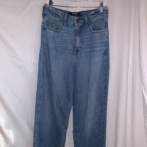Hollister Women's Ultra High-Rise Baggy Blue Jeans